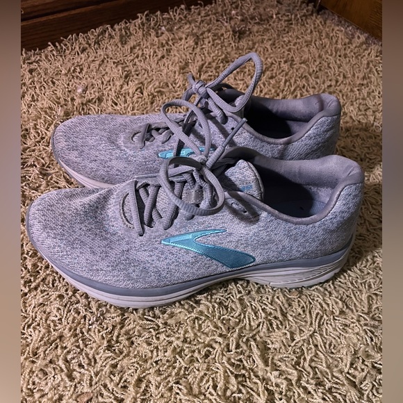 Brooks womens running shoes - Picture 3 of 3